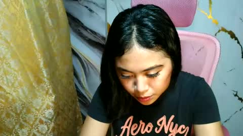 Snapshot of pinay_shinexxx chatting on 06/19/26, 01:21 pinay_shinexxx online show from 06/19/26, 01:21