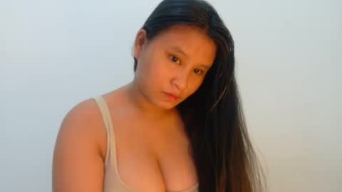 Snapshot of pinaybigboobs_69 chatting on 11/23/25, 05:40 just call me rose online show from 11/23/25, 05:40