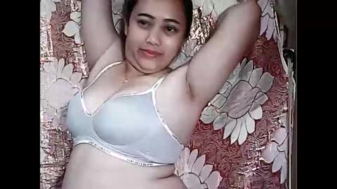 Snapshot of pinayexoticbeauty21 chatting on 10/23/25, 08:18 pinayexoticbeauty21 online show from 10/23/25, 08:18