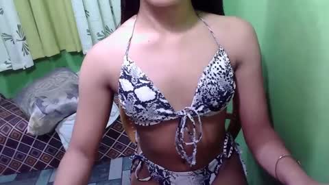 pinaymorena_rhowe online show from 12/17/24, 07:40