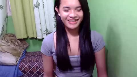 pinaymorena_rhowe online show from 12/19/24, 10:02