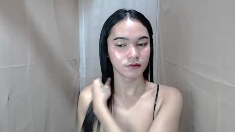 Snapshot of pinaysweatwetlover69 chatting on 11/21/25, 10:52 celistina Crwford online show from 11/21/25, 10:52