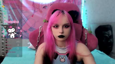 Snapshot of pineapple_dope chatting on 12/19/24, 06:23 Nancy online show from 12/19/24, 06:23