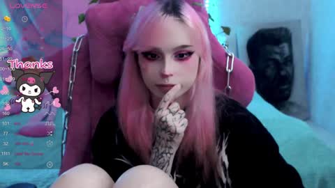 Snapshot of pineapple_dope chatting on 01/22/25, 10:26 Nancy online show from 01/22/25, 10:26