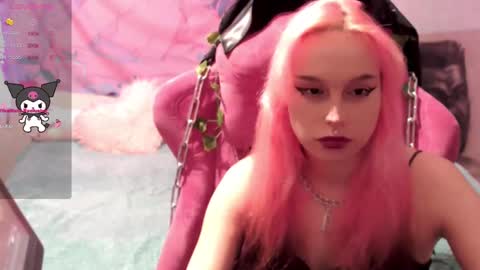 Snapshot of pineapple_dope chatting on 02/16/25, 08:11 Nancy online show from 02/16/25, 08:11