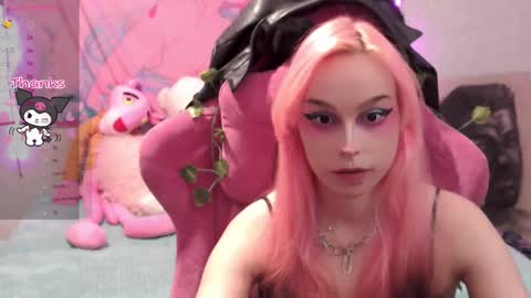 Snapshot of pineapple_dope chatting on 02/19/25, 09:14 Nancy online show from 02/19/25, 09:14