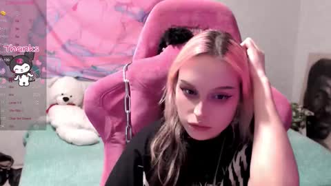 Snapshot of pineapple_dope chatting on 09/19/25, 11:49 Nancy online show from 09/19/25, 11:49