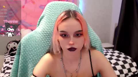 Snapshot of pineapple_dope chatting on 09/26/25, 09:52 Nancy online show from 09/26/25, 09:52