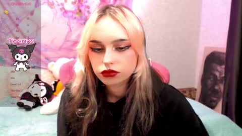 Snapshot of pineapple_dope chatting on 10/18/25, 04:19 Nancy online show from 10/18/25, 04:19