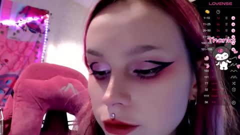 Snapshot of pineapple_dope chatting on 11/25/25, 12:27 Nancy online show from 11/25/25, 12:27