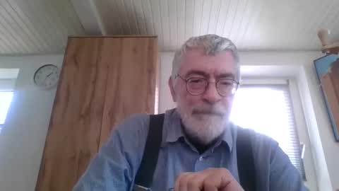 Snapshot of pinholder chatting on 11/17/25, 12:33 Michael online show from 11/17/25, 12:33