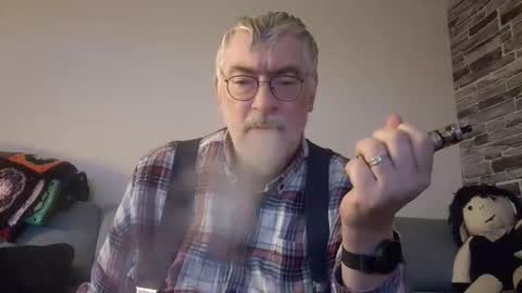 Snapshot of pinholder chatting on 12/14/25, 02:22 Michael online show from 12/14/25, 02:22