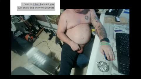 Snapshot of pini_z chatting on 12/21/24, 09:47 pini_z online show from 12/21/24, 09:47