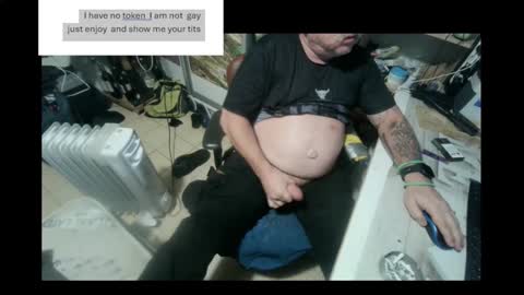 Snapshot of pini_z chatting on 12/24/24, 09:00 pini_z online show from 12/24/24, 09:00