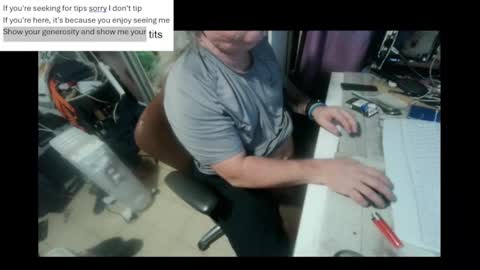 Snapshot of pini_z chatting on 02/21/25, 11:32 pini_z online show from 02/21/25, 11:32