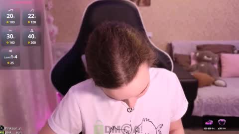 Snapshot of pink__sun chatting on 03/06/25, 06:26 Stephanie online show from 03/06/25, 06:26