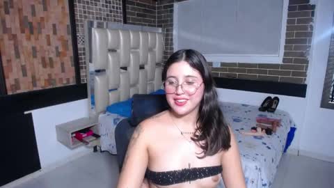 pink_fox03 online show from 06/06/26, 08:57