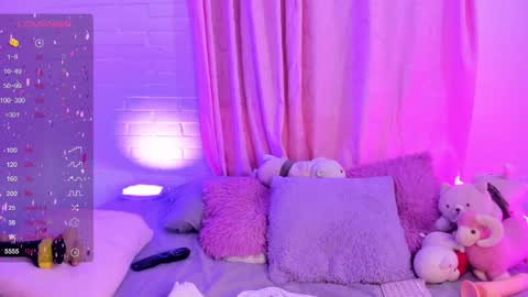 Snapshot of pink_quarz chatting on 02/11/25, 06:30 KELLY online show from 02/11/25, 06:30