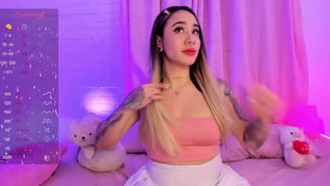 Snapshot of pink_quarz chatting on 03/11/25, 01:16 KELLY online show from 03/11/25, 01:16