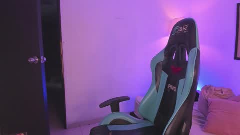 Snapshot of pink_quarz chatting on 09/27/25, 11:54 KELLY online show from 09/27/25, 11:54