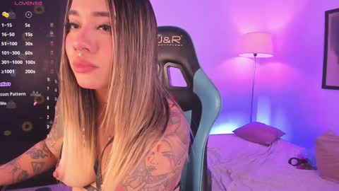 Snapshot of pink_quarz chatting on 10/11/25, 09:35 KELLY online show from 10/11/25, 09:35