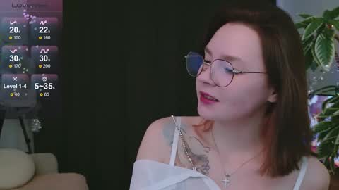 Snapshot of pink_seagull chatting on 01/02/25, 05:07 Eva online show from 01/02/25, 05:07