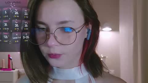 Snapshot of pink_seagull chatting on 01/12/25, 05:01 Eva online show from 01/12/25, 05:01