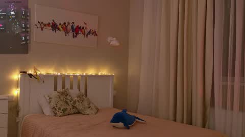 Snapshot of pink_seagull chatting on 10/13/25, 05:13 Eva online show from 10/13/25, 05:13