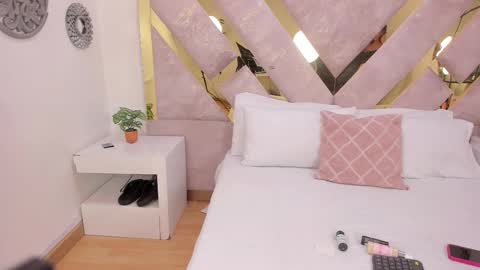 Pink Soul  online show from 11/17/25, 09:42