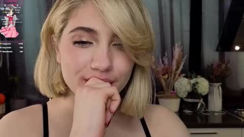 Snapshot of pinkadele chatting on 03/12/25, 03:07 Adele online show from 03/12/25, 03:07