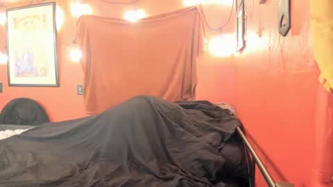 Snapshot of pinkandheated chatting on 12/31/24, 10:04 Virginity smiles online show from 12/31/24, 10:04