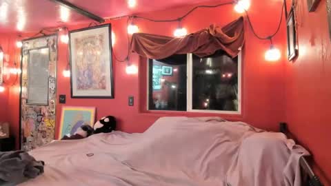 Snapshot of pinkandheated chatting on 01/24/25, 10:11 Virginity smiles online show from 01/24/25, 10:11