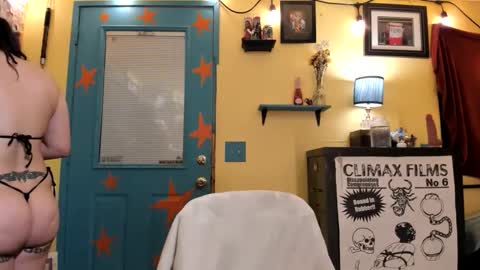 Snapshot of pinkandheated chatting on 12/18/25, 09:04 Virginity smiles online show from 12/18/25, 09:04