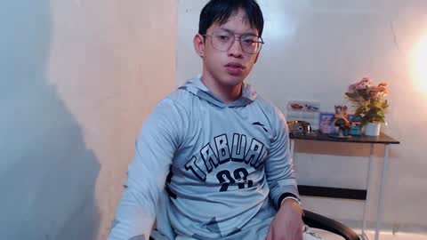 Snapshot of pinkcock_froi chatting on 01/05/25, 10:21 froi online show from 01/05/25, 10:21
