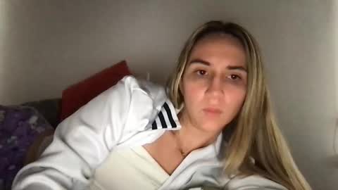 Pinkilola online show from 04/15/26, 03:30