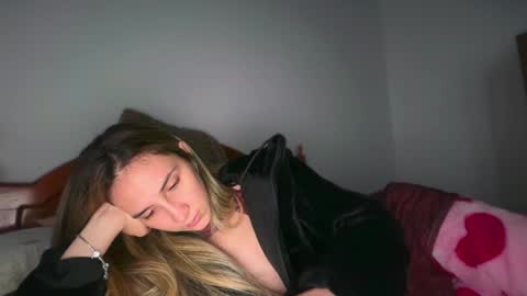Pinkilola online show from 05/16/26, 01:43