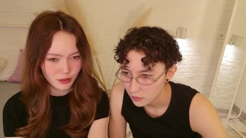 Li long hair and Rude short hair online show from 04/23/26, 09:28