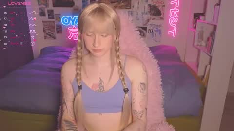 pinkvenom_ online show from 09/30/25, 07:30