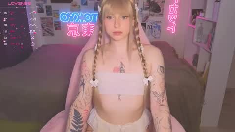 pinkvenom_ online show from 10/07/25, 08:22