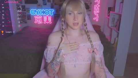 pinkvenom_ online show from 10/30/25, 04:19