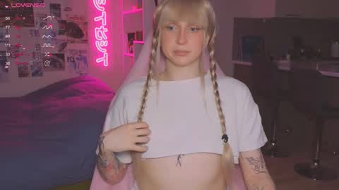 pinkvenom_ online show from 11/30/25, 12:09