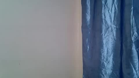 Snapshot of pinky_bubbles chatting on 12/17/25, 02:01 bubbler online show from 12/17/25, 02:01