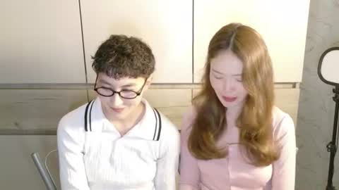 Li long hair and Ru short hair online show from 06/12/26, 08:30