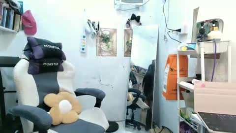 Snapshot of pinkyrosexx chatting on 01/20/25, 12:36 Rose online show from 01/20/25, 12:36