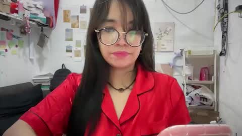 Snapshot of pinkyrosexx chatting on 10/16/25, 09:43 Rose online show from 10/16/25, 09:43