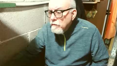 Snapshot of pippetta1 chatting on 12/15/25, 08:18 pippetta1 online show from 12/15/25, 08:18