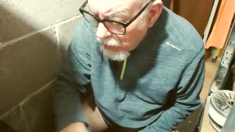 Snapshot of pippetta1 chatting on 12/19/25, 08:21 pippetta1 online show from 12/19/25, 08:21