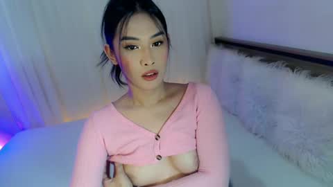 Snapshot of piroulita chatting on 12/17/24, 07:29 Ari online show from 12/17/24, 07:29