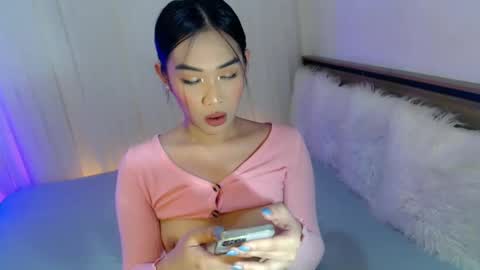 Snapshot of piroulita chatting on 01/08/25, 05:27 Ari online show from 01/08/25, 05:27