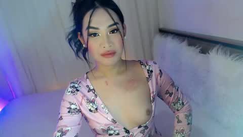 Snapshot of piroulita chatting on 09/12/25, 03:28 Ari online show from 09/12/25, 03:28